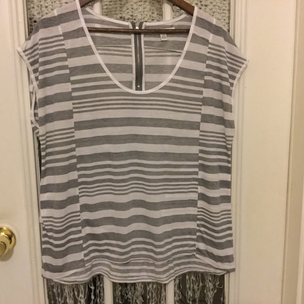 American Eagle  outfitters top size medium